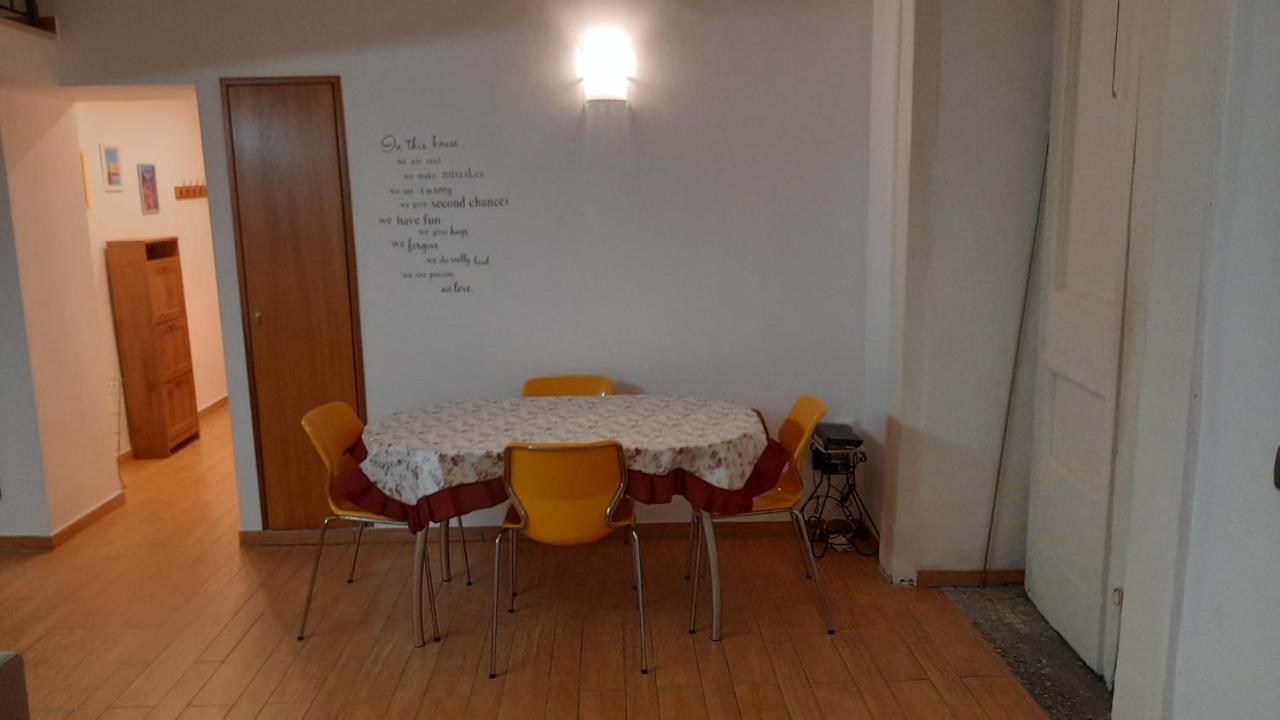 White Home Quartieri Spagnoli Neapel Exterior foto