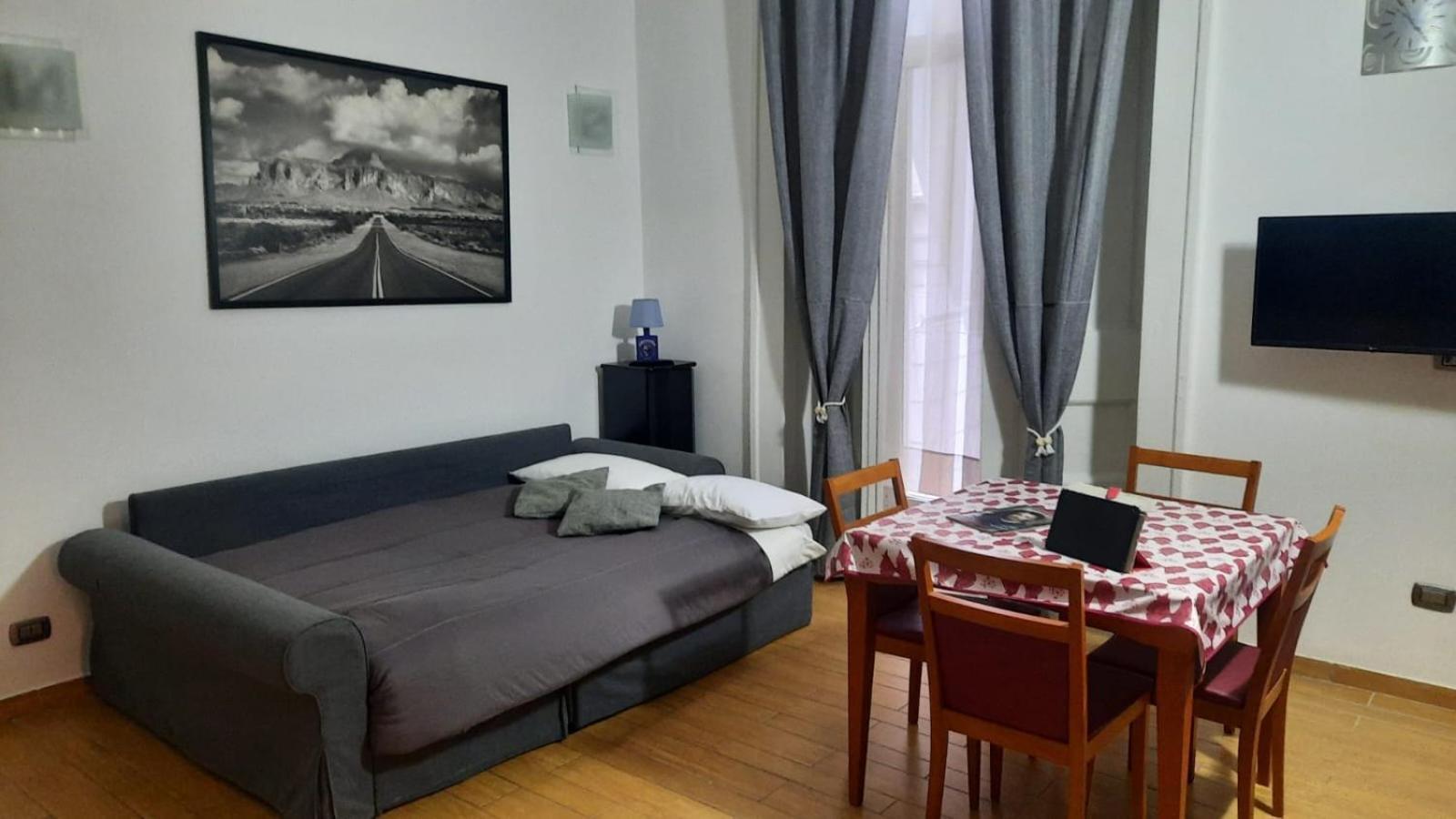 White Home Quartieri Spagnoli Neapel Exterior foto