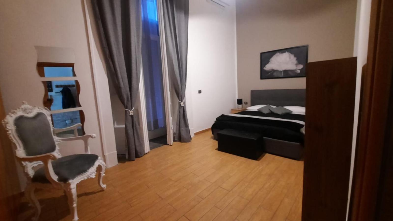 White Home Quartieri Spagnoli Neapel Exterior foto