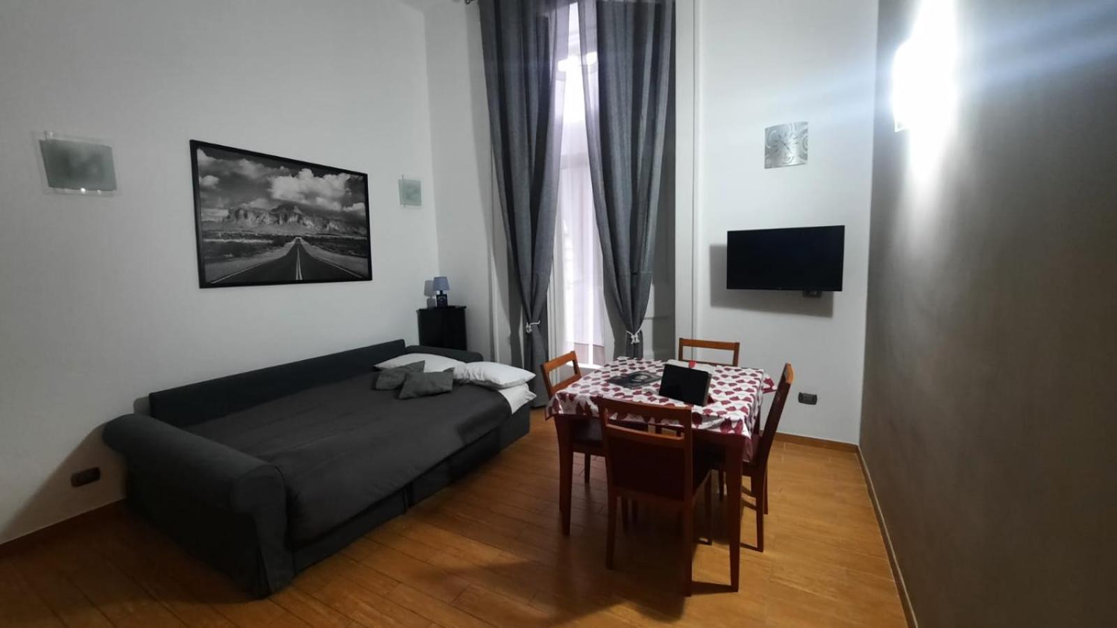 White Home Quartieri Spagnoli Neapel Exterior foto